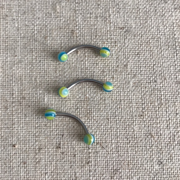 16g curved barbell - Picture 1 of 3